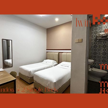 Mana Mana Hotel • Melaka • Buitenkant foto